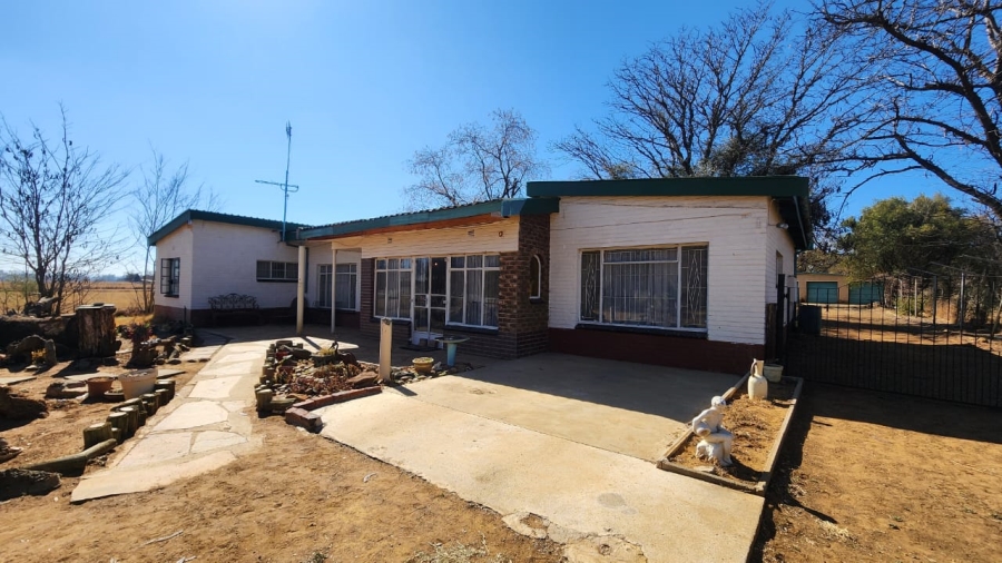 3 Bedroom Property for Sale in Potchefstroom Rural North West